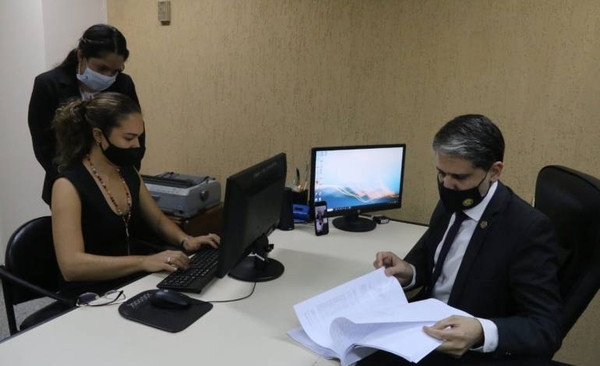 HOY / Juez dicta prisión preventiva para "Papo" Morales y su novia
