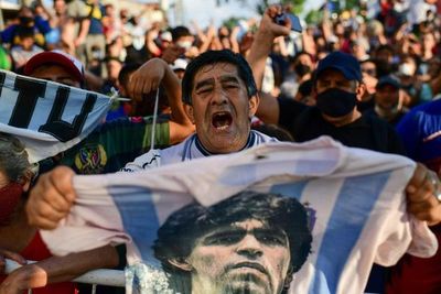 La familia autorizó que el velorio de Maradona se extienda hasta las 19:00 - Mundo - ABC Color