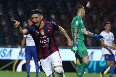 EL CAMPEÓN COMENZÓ CON EL PIE DERECHO