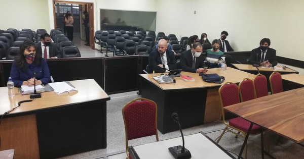La Nación / Absuelven de culpa y pena a Fernández Lippmann, acusado por enriquecimiento ilícito