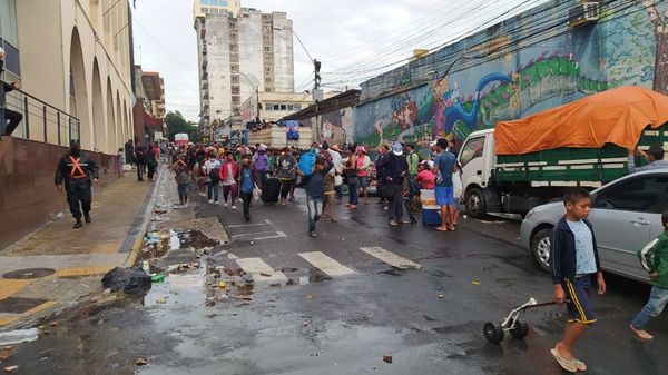 Cuarto intermedio a manifestaciones: los piqueteros se retirarán del microcentro - Nacionales - ABC Color