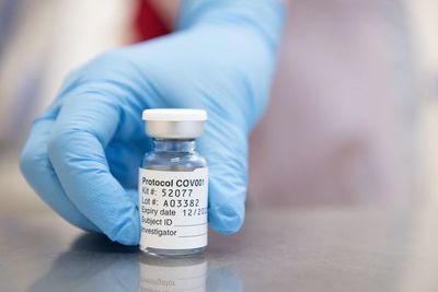 Vacuna del covid-19 de AstraZeneca necesita un “estudio adicional” - Mundo - ABC Color