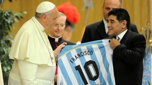 El papa Francisco recordó "con cariño" a Maradona y le hizo llegar un obsequio a su familia - Megacadena — Últimas Noticias de Paraguay
