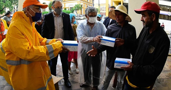 La Nación / Movilización: ante violación de protocolo, entregaron 3.000 tapabocas a campesinos