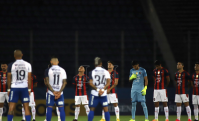 HOY / Rinden tributo a Maradona con minuto de silencio