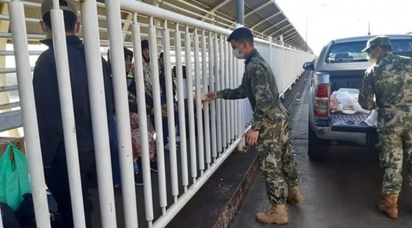 LAMENTABLE SITUACIÓN DE COMPATRIOTAS “VARADOS” EN EL PUENTE DE LA AMISTAD