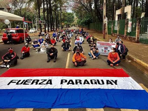 SE MANIFIESTAN PACÍFICAMENTE EN BUSCA DE LA  REAPERTURA DE CENTROS DE ENTRENAMIENTOS Y GIMNASIOS   