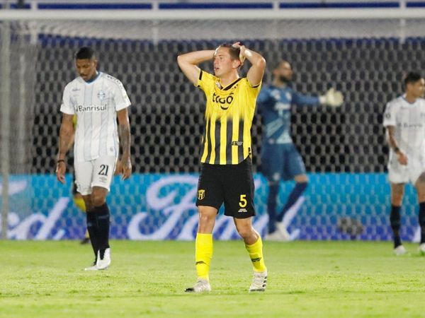 Guaraní sucumbe ante Gremio y queda al borde de la eliminación