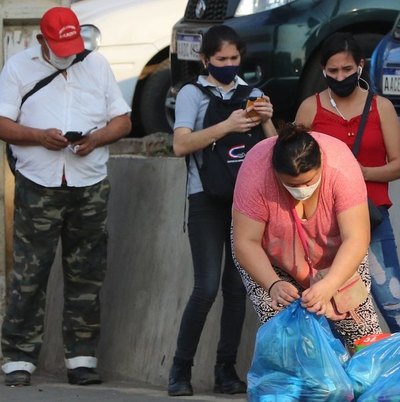 Crónica / Si no usás tapabocas, la Poli hará de fotoski