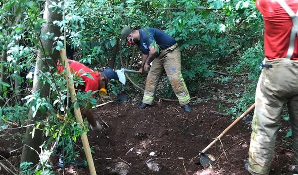 Crónica / Encontró en su terreno ¡4 finados en una fosa!