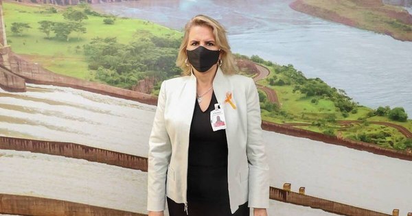 La Nación / Liz Cramer asumió funciones