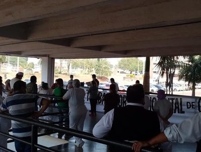 Funcionarios del Hospital de Clínicas levantan huelga · Radio Monumental 1080 AM
