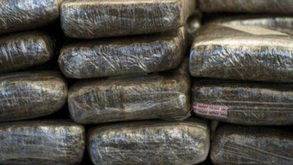 Sospechosos abandonan camioneta con marihuana tras persecución policial – Prensa 5