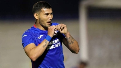 HOY / Juan Escobar mete un gol a lo Cafú
