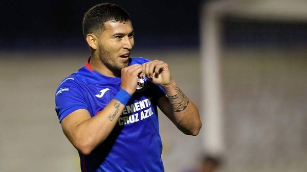 HOY / Juan Escobar mete un gol a lo Cafú