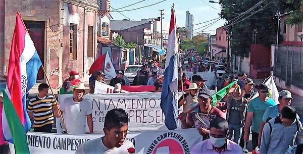 Fórmula infalible: Caos y amenazas en Asunción permiten a campesinos embolsarse millones, hasta pronto retorno - La Mira Digital