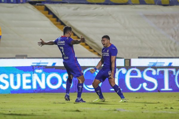Un 'misil' y gol de Escobar para el triunfo de Cruz Azul sobre Tigres