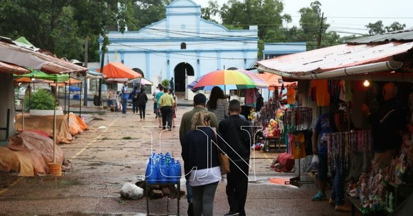 La Nación / Comerciantes de Caacupé denuncian abandono de las autoridades