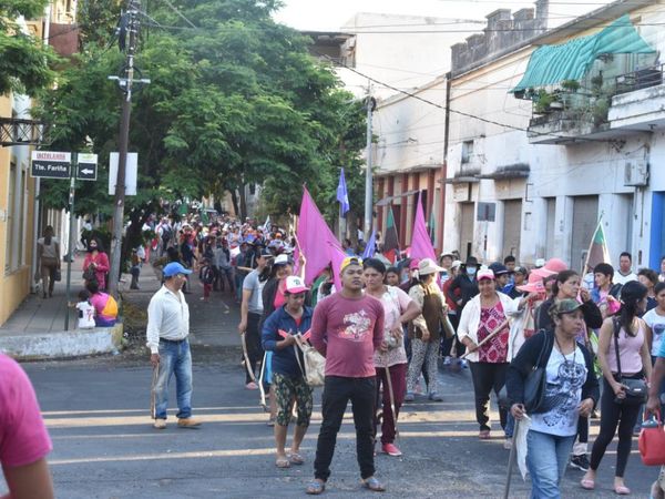 Diputada denuncia "emboscada autoritaria" para tratar polémicos proyectos