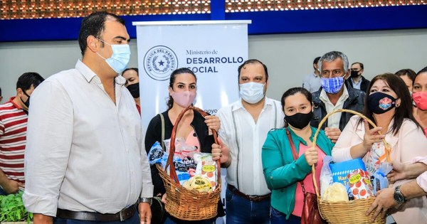La Nación / Caazapá: entregaron insumos para huertas y recursos para emprendimientos
