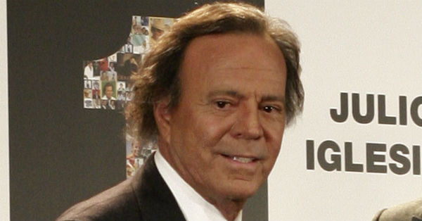 Julio Iglesias y su aislamiento total: 'Estoy escondido porque tengo pánico al coronavirus' - C9N