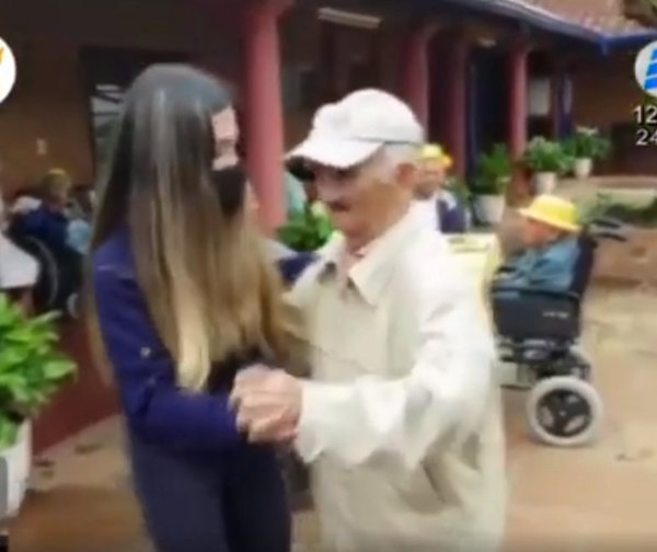 Festejan cumpleaños a 23 abuelitos de Villarrica