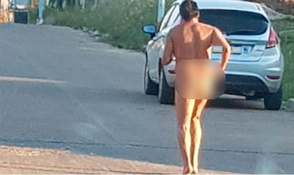 Marido corneado obliga a sombrero a retirarse desnudo de la vivienda