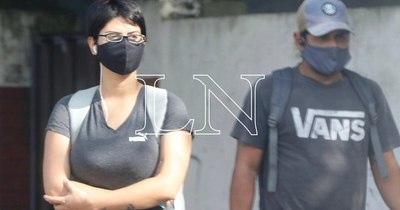 La Nación / No multarán a personas que circulen sin tapabocas, pero sí a empresas que las reciban