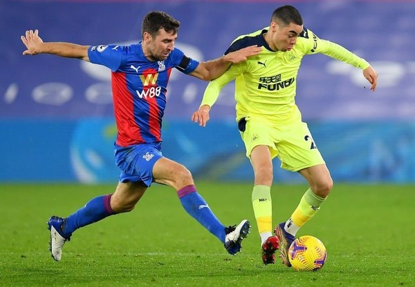 Con Almirón de titular, Newcastle derrotó al Crystal Palace