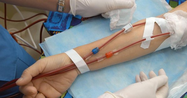 La Nación / Pacientes renales organizan pollada en CDE para medicamentos que IPS les adeuda
