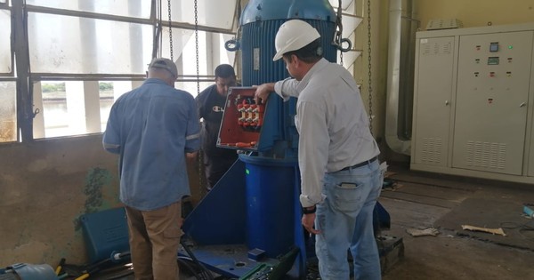 La Nación / Tras 38 años cambian electrobombas de Viñas Cué y garantizan mejor servicio de agua
