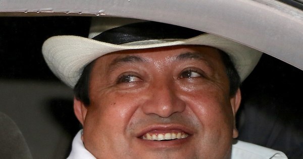 La Nación / Imputan a concejal que roció los ojos con desinfectante a un profesional de la salud