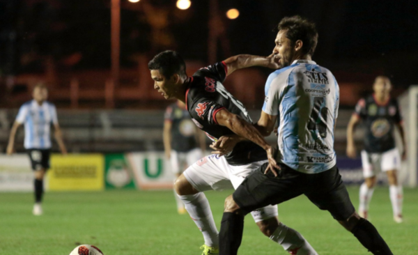 HOY / Guaireña deja a San Lorenzo con un pie en el abismo