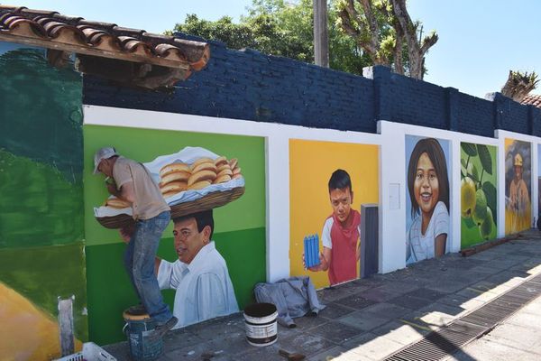 Jeroviapy, jepokuaa ha umi símbolo Ka’akupe oî mural-pe - ABC Remiandu - ABC Color