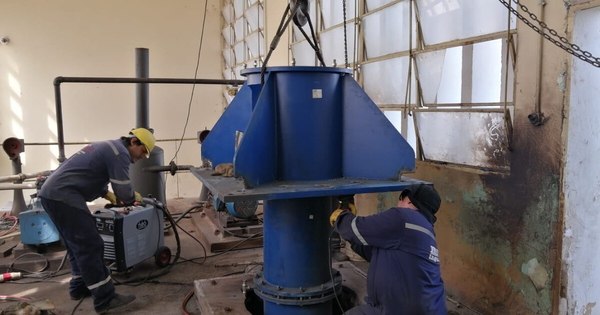 La Nación / Después de 38 años, cambian electrobombas en planta de Viñas Cué