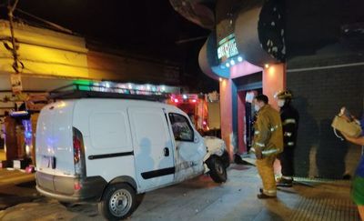 Al menos tres heridos tras choque en pleno microcentro - Nacionales - ABC Color
