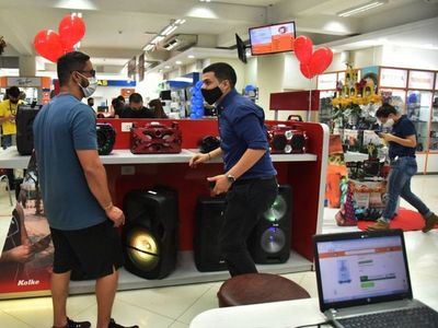 Compradores optaron por  tecnología,   televisores y aires en el      Black Friday