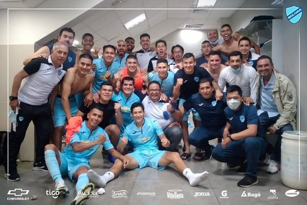 Bolívar triunfa con gol de Fidencio Oviedo