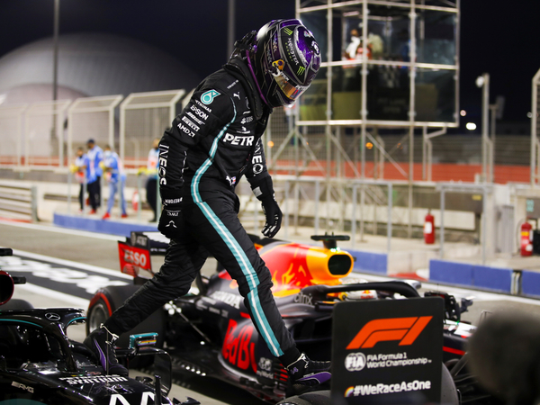 Lewis Hamilton amplía su récord y saldrá primero en Baréin