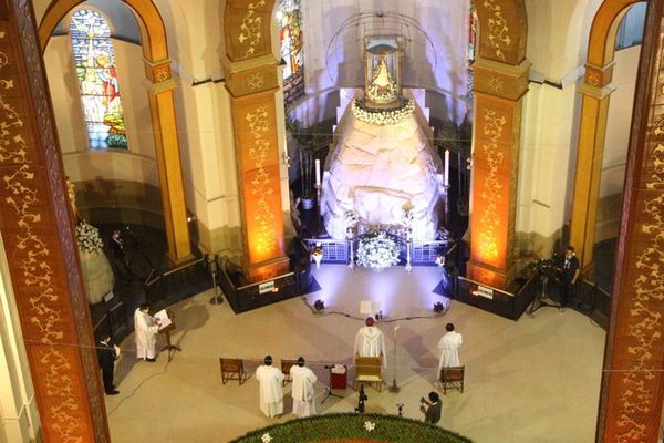 Rezo del “Ángelus” a puertas cerradas en Caacupé - Nacionales - ABC Color