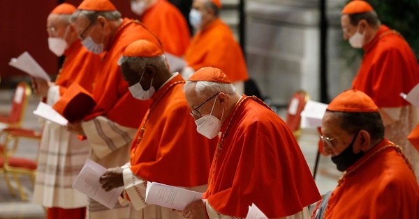 La Nación / Papa advierte a nuevos cardenales sobre la tentación de sentirse una “eminencia”