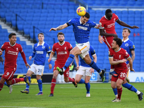 Brighton le arrebata el triunfo al Liverpool sobre el final