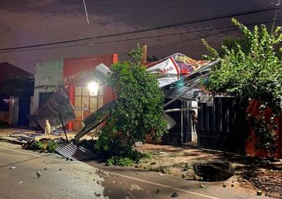 Conductor huye tras causar daños materiales a comercios en Luque