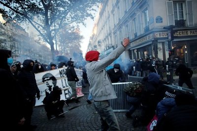 Graves incidentes entre la policía francesa y ciudadanos en París » Ñanduti
