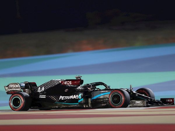 Hamilton eleva a 98 su récord histórico de 'poles' en Baréin