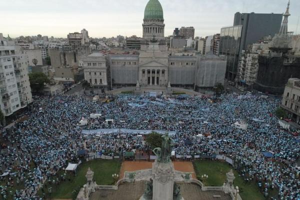 Multitudinaria marcha contra el aborto en Argentina - Informate Paraguay