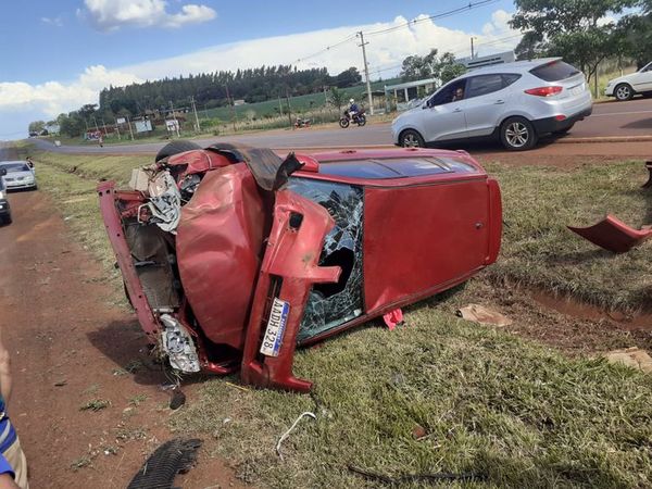 Padre e hijo salen ilesos de aparatoso accidente - ABC en el Este - ABC Color