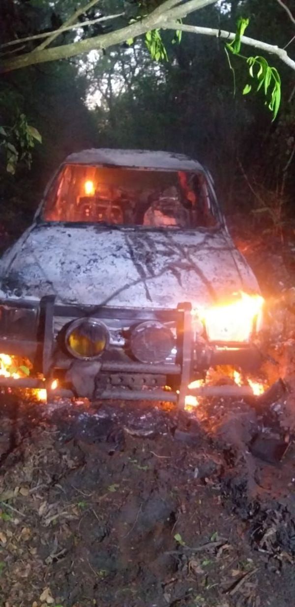 Intento de asalto, persecución, quema de vehículo y un detenido en Carapeguá - Nacionales - ABC Color