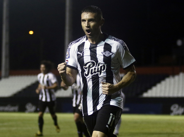 Libertad golea al “12” y se acomoda como escolta