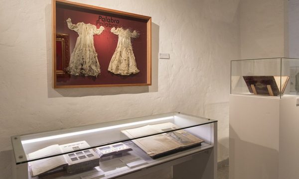 Puesta en suspenso: en torno a la muestra “Palabra” de Osvaldo Salerno